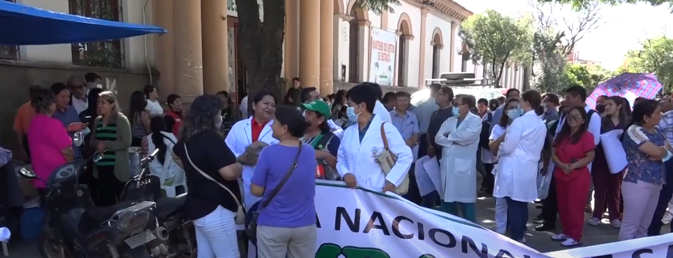 EN LA PAZ INSTITUCIONES MARCHAN CONTRA JUBILACIÓN&nbsp;OBLIGATORIA