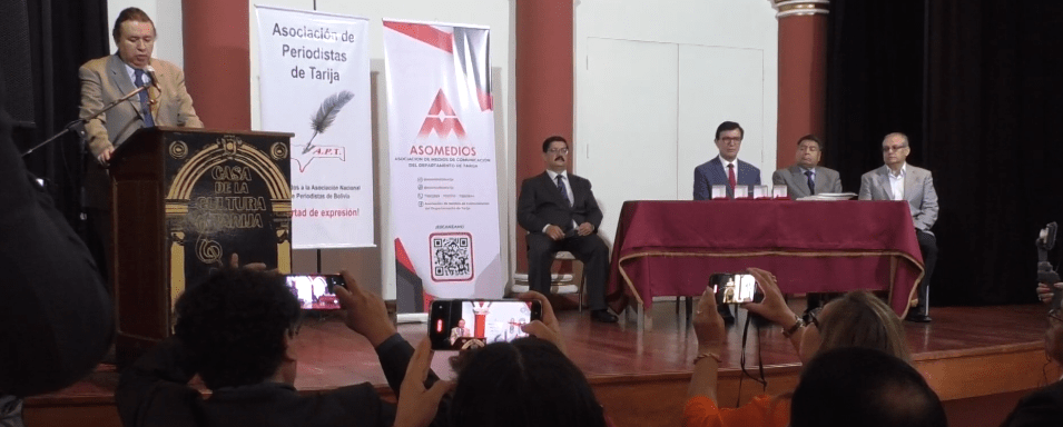 ASOCIACIÓN DE PERIODISTAS Y ASOMEDIOS DISTINGUEN A VARIOS&nbsp;COMUNICADORES