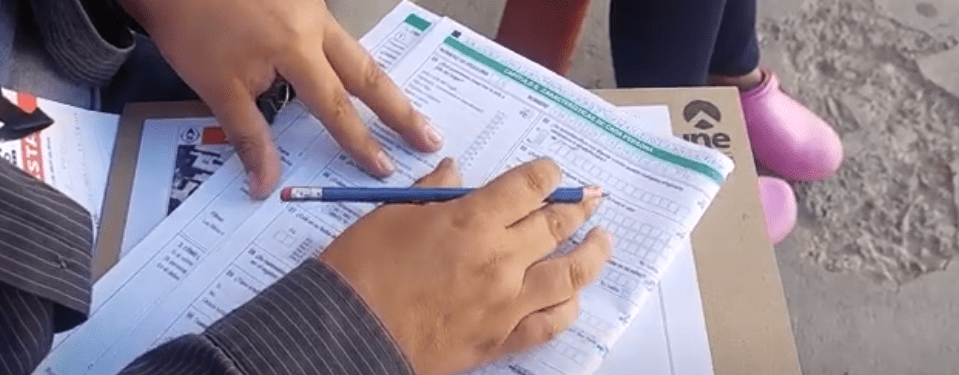 EN SU VISITA AL INE GOBERNADOR PIDIÓ RÁPIDO PROCESAMIENTO DE&nbsp;DATOS