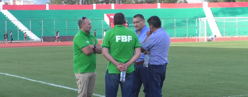 COMISIÓN DE LA FBF TOMÓ MUESTRAS DEL CESPED DE ESTADIO&nbsp;TARIJEÑO