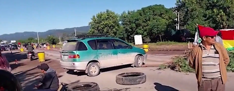 CAMPESINOS EVISTAS BLOQUEAN EL CHACO DEMANDANDO ITEMS DE&nbsp;SALUD