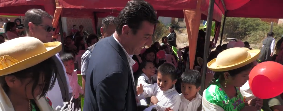 ALCALDE TORRES ENTREGA CERRAMIENTO Y EMPEDRADO EN VALLE&nbsp;HERMOSO