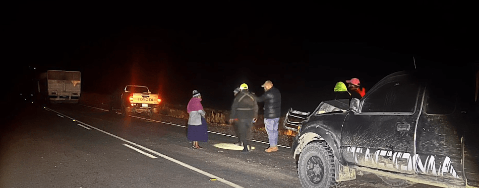 INCINERAN CAMIÓN CON HARINA DE CONTRABANDO TRAS AGRESIÓN DE&nbsp;ENCAPUCHADOS