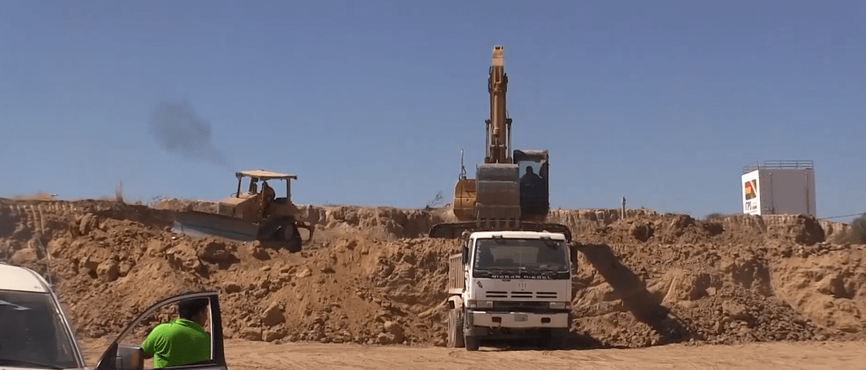 ROBAN PARTES DE UNA RETROEXCAVADORA MUNICIPAL PARALIZANDO SU&nbsp;USO