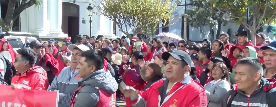 PESE A CONVOCATORIA AL DIALOGO TRABAJADORES EDILES SE&nbsp;MOVILIZARON