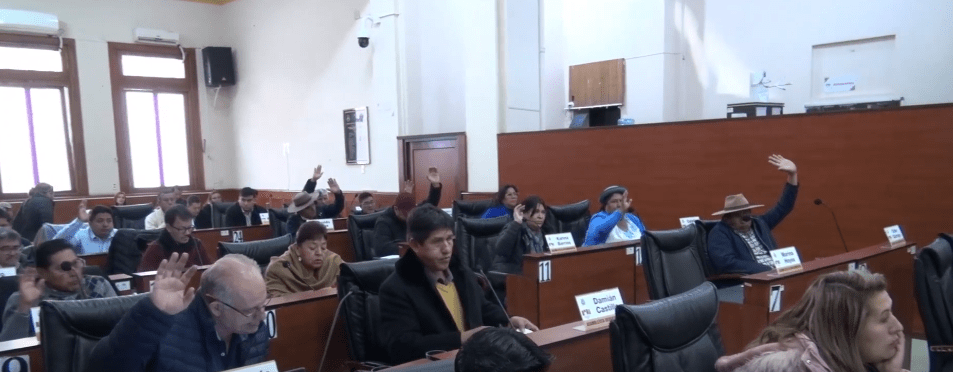 ASAMBLEA: MONTES CALIFICA DE “VERGONZOSA” ELECCIÓN Y POSESIÓN DE&nbsp;DIRECTIVA