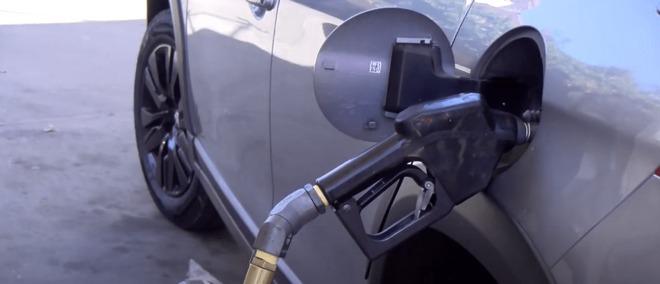 SOBRE DEMANDA OCASIONÓ LARGAS FILAS DE VEHÍCULOS EN&nbsp;SURTIDORES