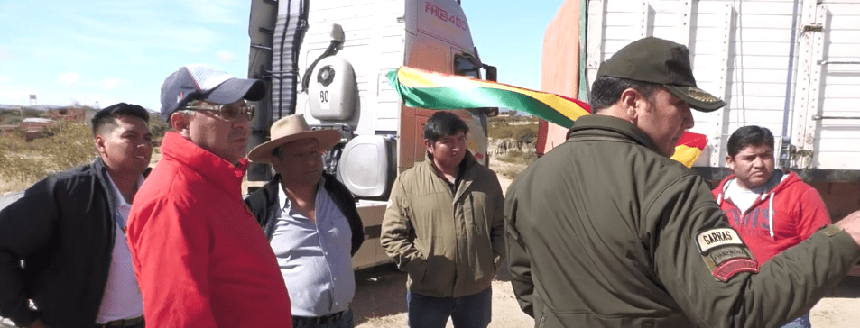 EMPRESARIOS DEL TRANSPORTE SUSPENDEN PARO DE 48 HORAS Y LEVANTAN&nbsp;BLOQUEOS