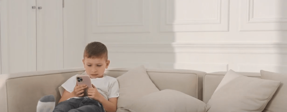 USO EXCESIVO DE CELULAR AFECTA SALUD VISUAL Y EMOCIONAL DE&nbsp;NIÑOS