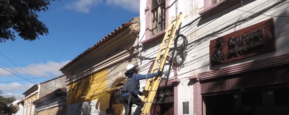 CIUDAD DE TARIJA SE LIBRARÁ DE CABLES AÉREOS EN DESUSO HASTA&nbsp;NOVIEMBRE