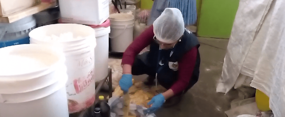 DESTRUYEN VARIAS BOLSAS DE PRODUCTOS ALIMENTICIOS CON FECHA&nbsp;VENCIDA