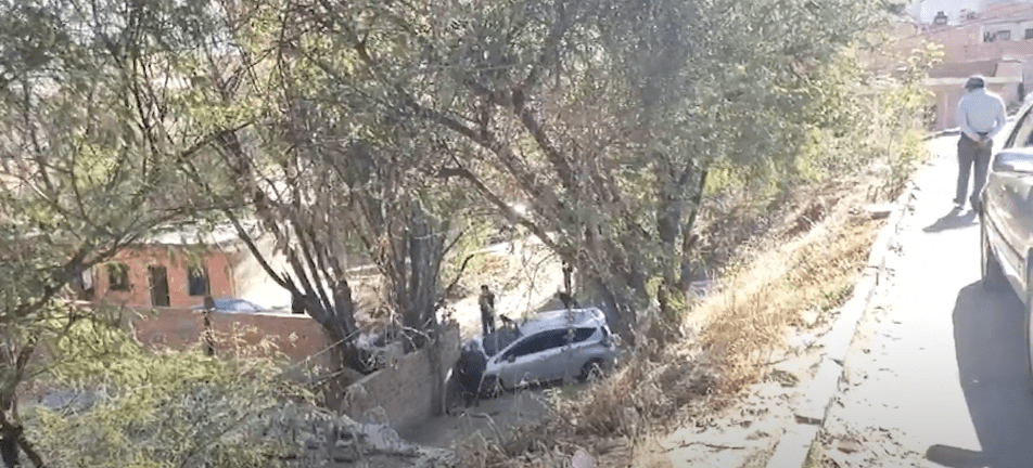 MUJER CON EPILEPSIA COLISIONA CON UN TAXI Y SE PRECIPITA A SU PROPIA&nbsp;CASA