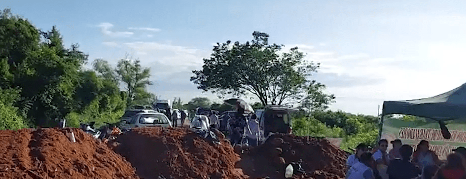 POLICÍA DESBLOQUEA BLOQUEO EN PUENTE INTERNACIONAL Y DA PASO A&nbsp;CISTERNAS