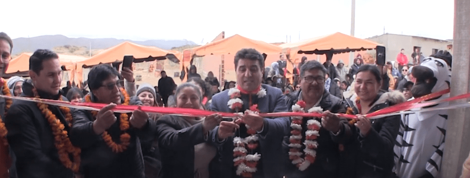 TORRES ENTREGÓ PLANIMETRÍAS A BARRIOS COLINAS DEL SUR Y VILLA&nbsp;HERMOSA