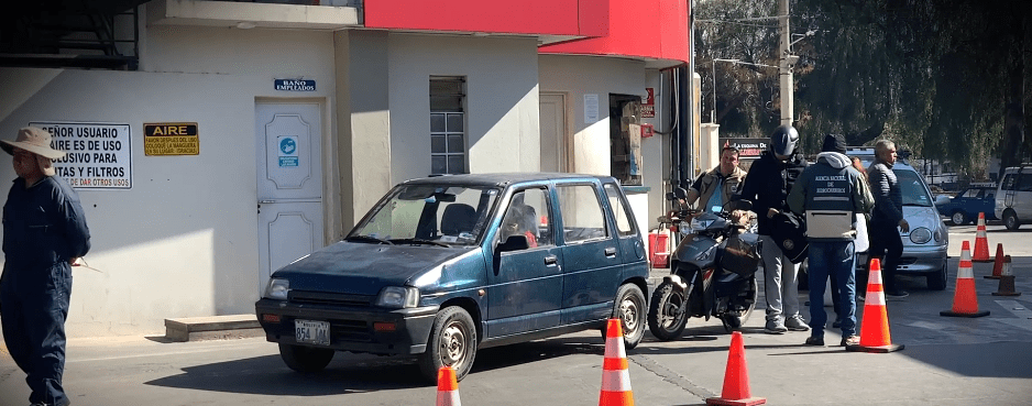 TARIJEÑOS NUNCA VIERON FILAS TAN LARGAS Y POR TANTO&nbsp;TIEMPO