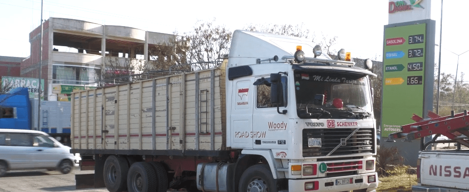 ESCASEZ DE DIESEL PROVOCA LARGAS FILAS DE CAMIONES EN ZONA&nbsp;COMERCIAL