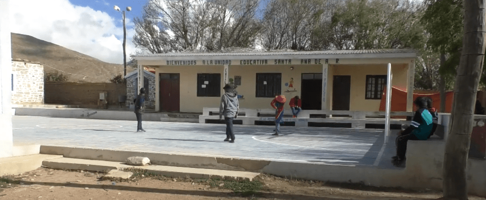 DENUNCIAN QUE ESCOLARES DE COPACABANA CAMINAN 2 HORAS PARA LLEGAR A SUS&nbsp;ESCUELAS