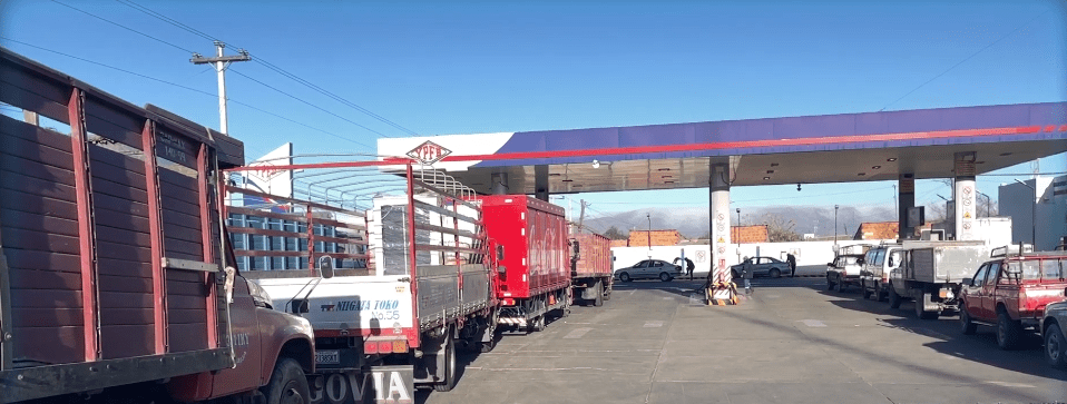FILAS POR CARBURANTES DISMINUYEN EN SURTIDORES DE&nbsp;TARIJA