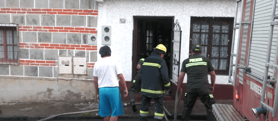 FALLECEN MASCOTAS Y POLICÍA  RESULTA HERIDO EN INCENDIO DE&nbsp;VIVIENDA