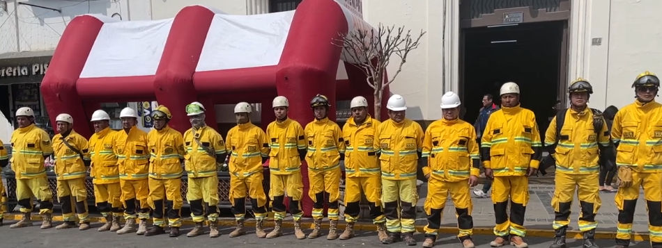 BOMBEROS Y MÉDICOS DE TARIJA REFUERZAN LUCHA CONTRA INCENDIOS EN EL&nbsp;ORIENTE