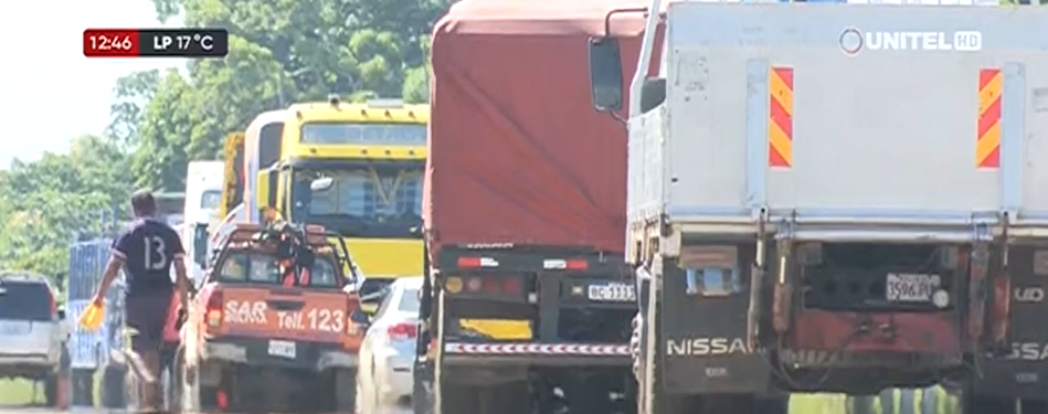 TRANSPORTISTAS EXIGEN AL GOBIERNO DESBLOQUEAR PARA QUE PASEN&nbsp;CISTERNAS