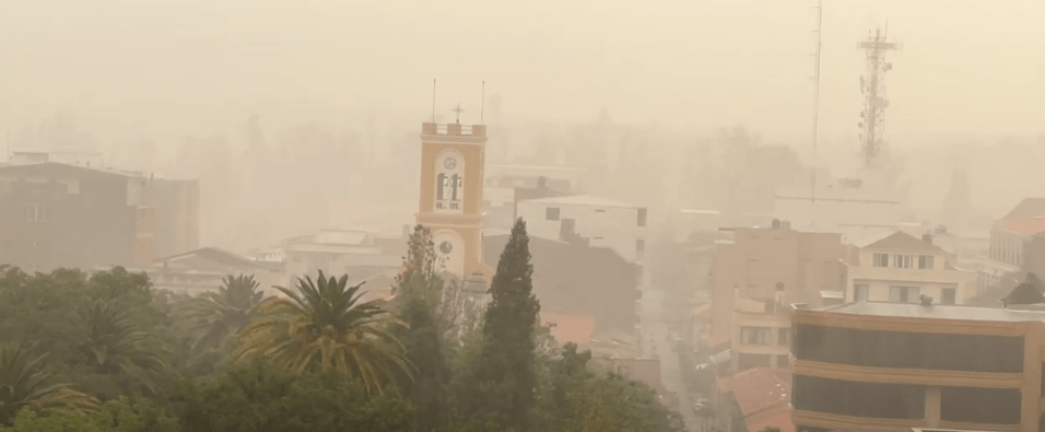 TORRENCIAL LLUVIA INUNDA VIVIENDAS Y PROVOCA CORTE DE&nbsp;LUZ