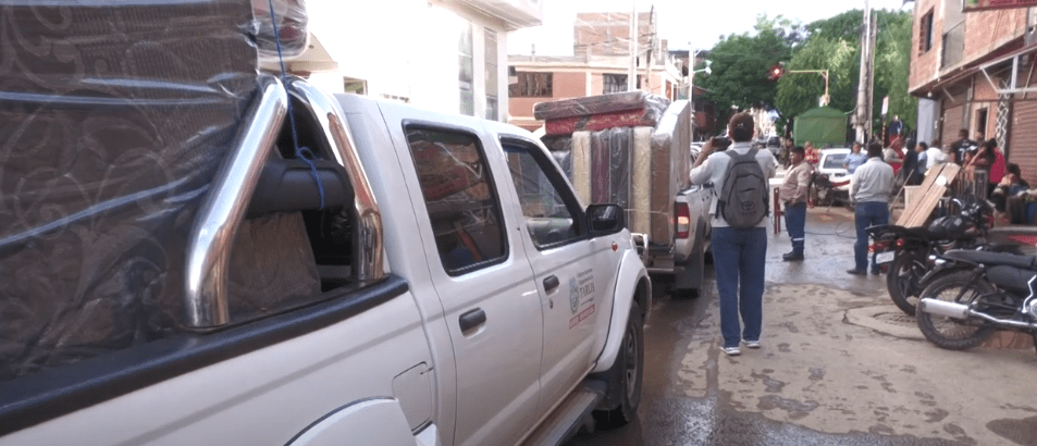 GOBERNACIÓN AUXILIA A DAMNIFICADOS CON VÍVERES Y MEDICINAS 