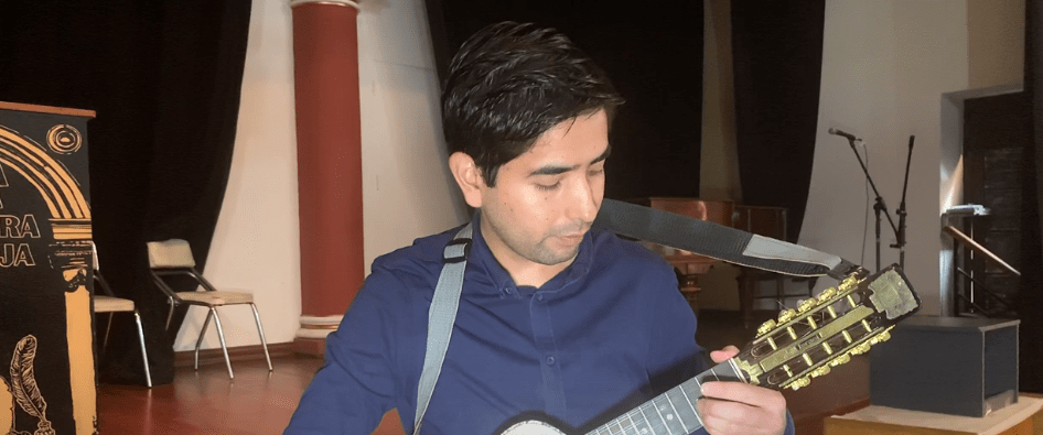 INVITAN A APRENDER A TOCAR EL&nbsp;CHARANGO