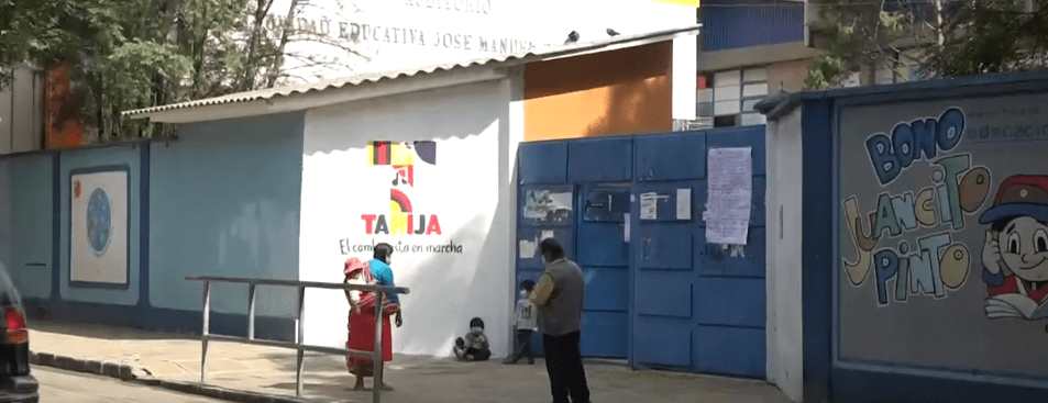 MADRE AGREDIÓ FÍSICAMENTE A PROFESORA PORQUE SU HIJO PERDIÓ EL&nbsp;AÑO