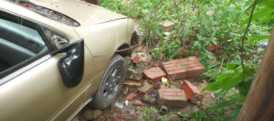 EFECTIVO POLICIAL EBRIO CHOCA CONTRA UN MURO Y UN ARBOL EN JUAN&nbsp;23