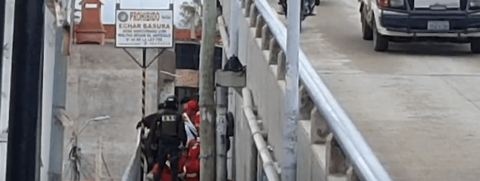 JOVEN CAE DEL PUENTE SOBRE LA PANAMERICANA EN APARENTE ESTADO DE&nbsp;EBRIEDAD