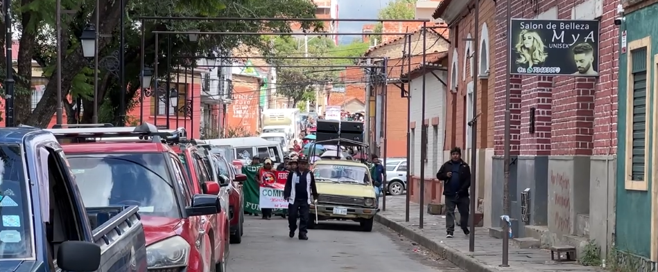 EXIGIENDO RENUNCIA DE 1 PERSONA SALUBRISTAS CUMPLEN PARO DE 120&nbsp;HORAS