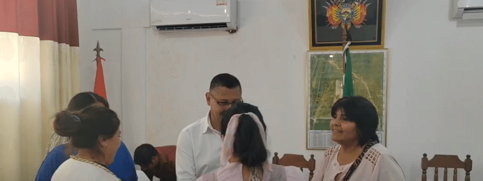 INSTITUCIONES DE YACUÍBA RECIBEN PERSONERÍAS JURÍDICAS DE MANOS DE&nbsp;MONTES