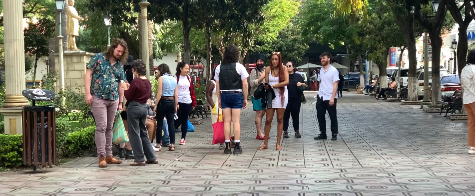 EUROPEOS DEBEN CUMPLIR PAGOS Y VARIOS TRÁMITES PARA RADICAR EN&nbsp;BOLIVIA