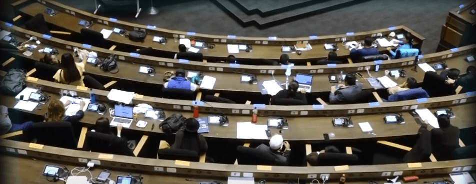 VECINOS PIDE A AUTORIDADES REBAJARSE LOS SUELDOS ANTE LA&nbsp;CRISIS