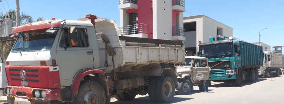 CHÓFERES PROTESTAN PORQUE LAS FILAS POR DIÉSEL CONTINÚAN POR&nbsp;MESES