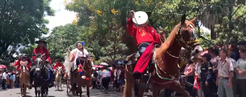 CABALLADA CARNAVALERA ES ÚNICA EN&nbsp;BOLIVIA