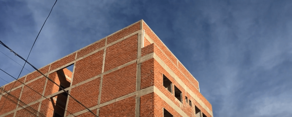 POLICLÍNICO: ESPERAN QUE NUEVO GERENTE REACTIVE&nbsp;CONSTRUCCIÓN