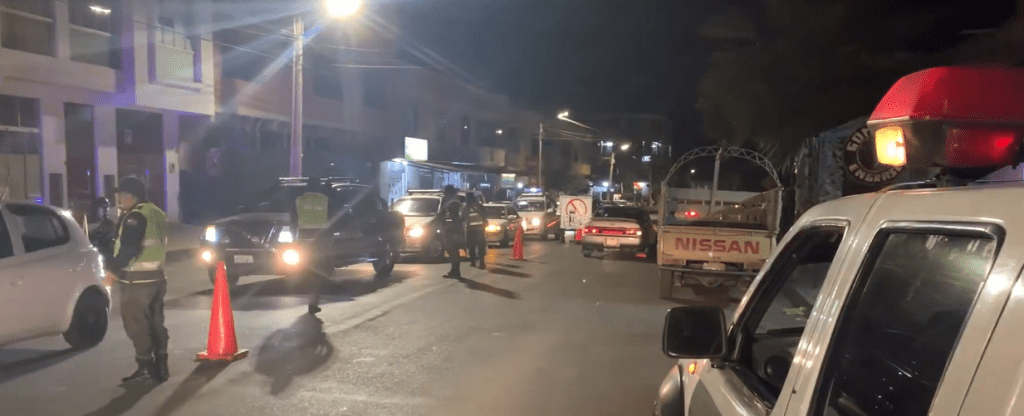 APREHENDEN A CHOFER EBRIO TRAS CHOCAR; SU FAMILIA GOLPEA A&nbsp;POLICIAS