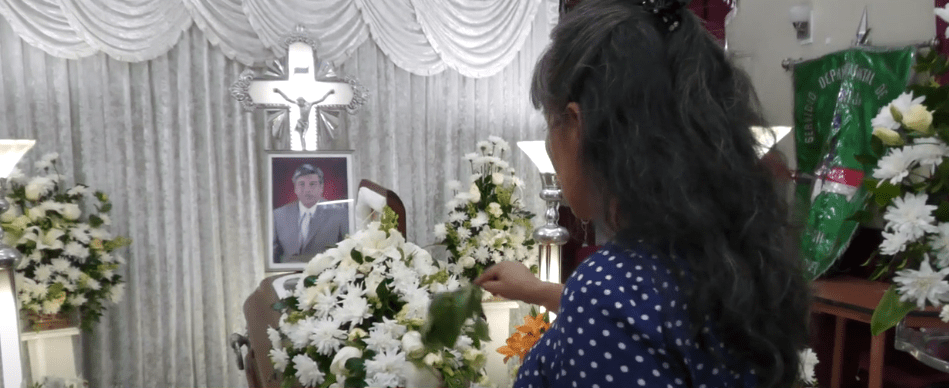 SALUBRISTAS DAN EL ÚLTIMO ADIOS A MERITORIO MÉDICO WALTER SANTA&nbsp;CRUZ