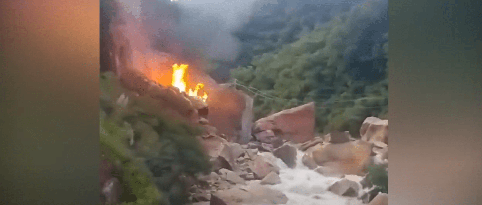 RUPTURA DE POLIDUCTO PROVOCA INCENDIO EN&nbsp;NARVAEZ