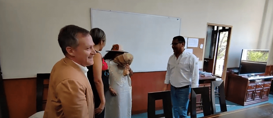 EMBAJADORA DE COLOMBIA COMPROMETE APOYO A&nbsp;VITICULTORES