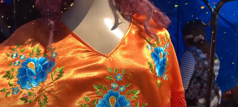 VESTIMENTA DE COMADRES DESBORDA TRADICIÓN Y&nbsp;ELEGANCIA