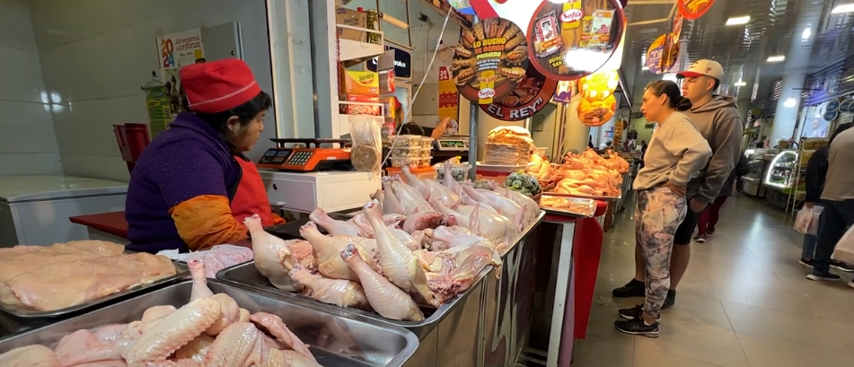 VECINOS EN EMERGENCIA POR ALZA DE PRECIOS DE CARNE DE POLLO Y&nbsp;RES
