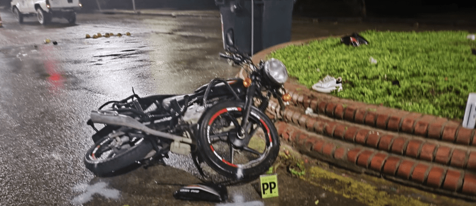 MOTOCICLISTA EBRIO DE 21 AÑOS CHOCA CONTRA LA ACERA Y PIERDE LA&nbsp;VIDA