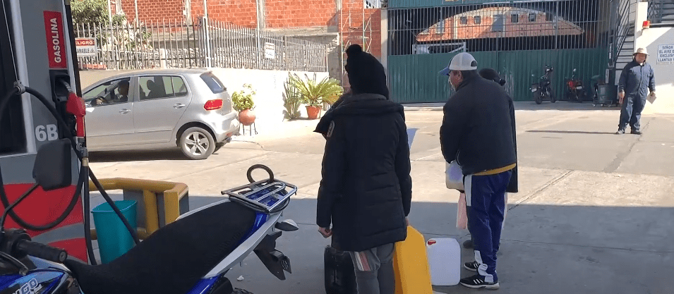 RETORNAN LAS FILAS POR GASOLINA Y DIESEL ANTE DESESPERACIÓN DE&nbsp;TRANSPORTISTAS