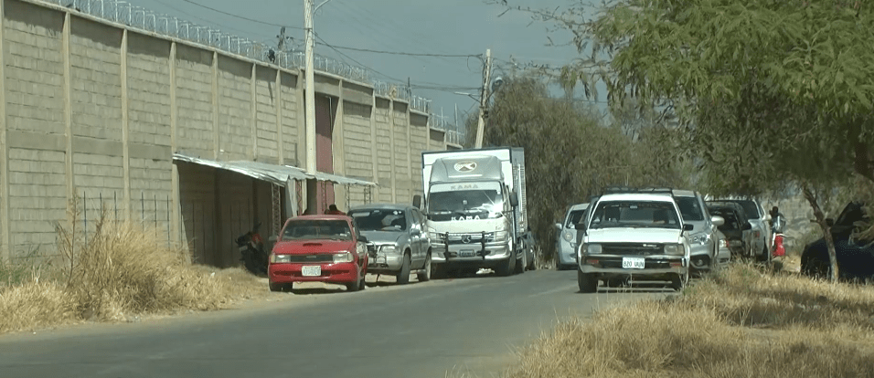 REOS INTERNOS AMENAZAN A UNA MADRE Y SU HIJA SI NO PAGAN&nbsp;“SEGURIDAD”