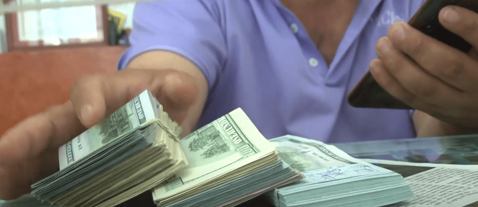 DÓLAR PARALELO SUBE A 12 BS. ANTE SILENCIO DE CASAS DE&nbsp;CAMBIO