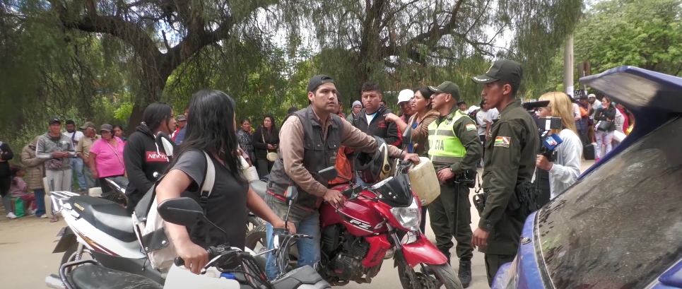 COMIENZAN LAS RIÑAS EN SURTIDORES POR FALTA DE&nbsp;CARBURANTES