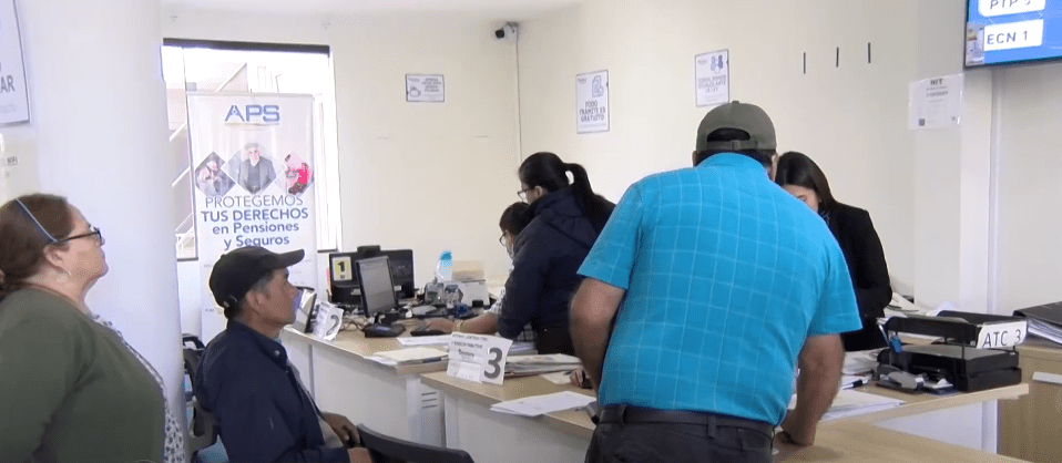 JUBILADOS PROTESTAN CONTRA GOBIERNO QUE YA NO LES PAGA RENTA&nbsp;DIGNIDAD